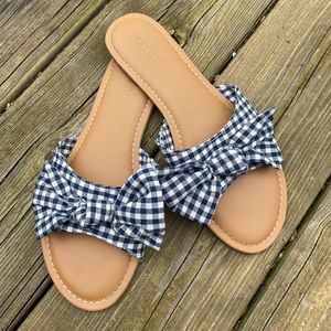 NWOT Old Navy checkered slides